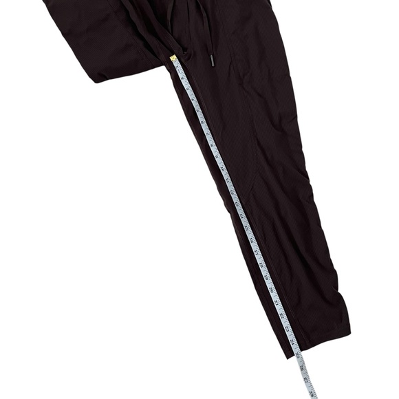 Lululemon‎ Dance Studio Mid-Rise Crop 25" in Chocolate Brown Size 2 - Picture 11 of 13